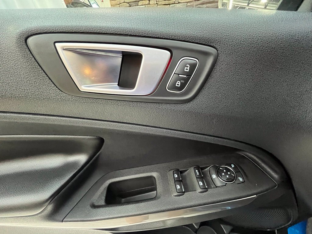 Used 2020 Ford EcoSport Titanium AWD/4WD image 46