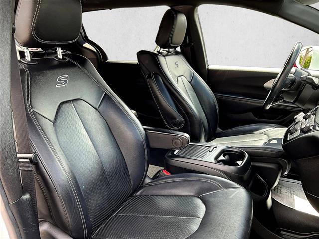 Used 2020 Chrysler Pacifica Touring-L Plus w/ Advanced Safetytec Group image 9