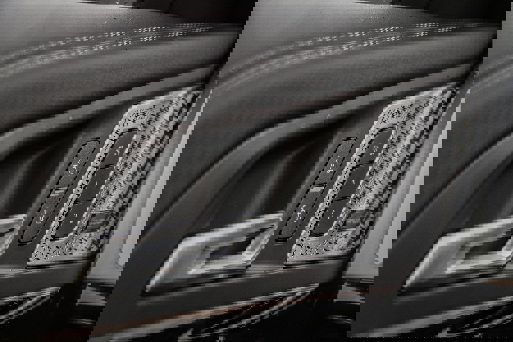 Used 2025 BMW X2 xDrive28i w/ Premium Package image 16