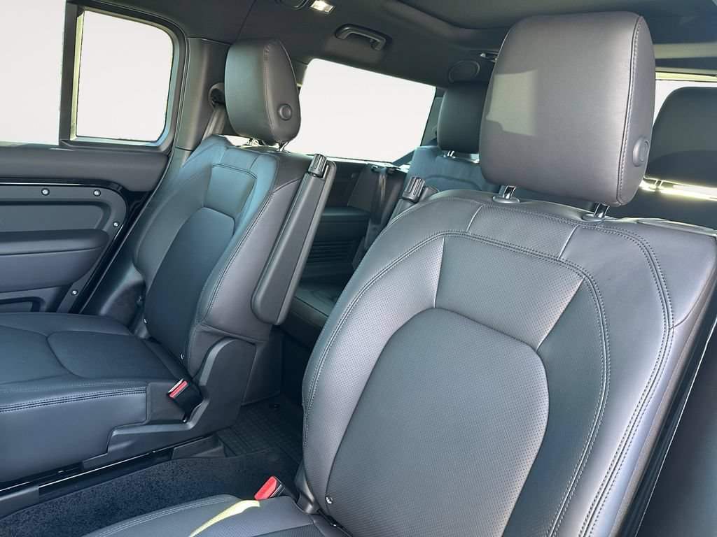 New 2026 Land Rover Defender 130 X-Dynamic SE AWD/4WD image 13