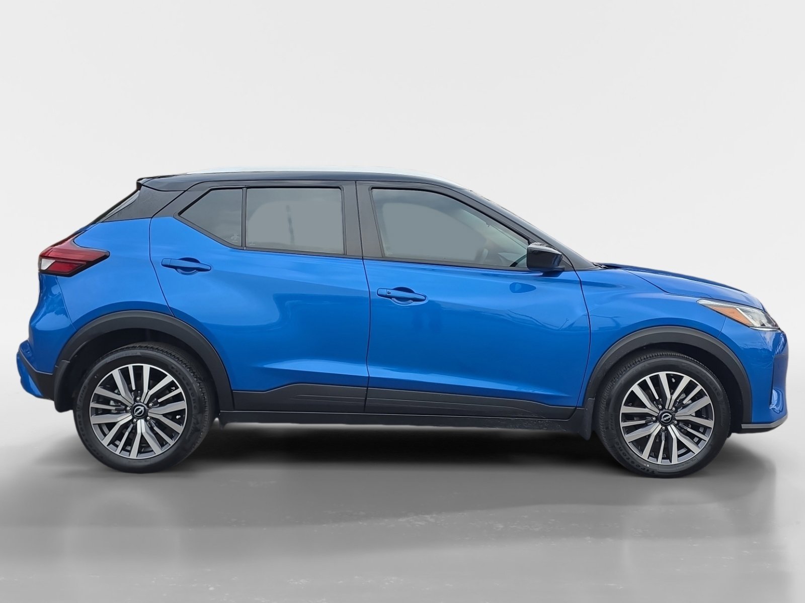 Used 2024 Nissan Kicks SV image 6