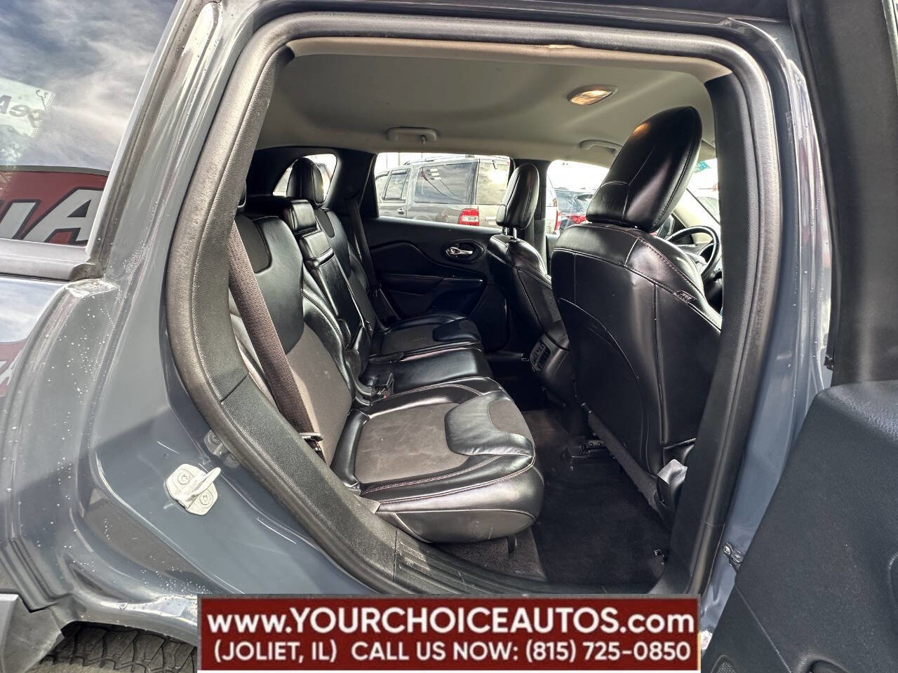 Used 2017 Jeep Cherokee Trailhawk w/ Cold Weather Group image 21