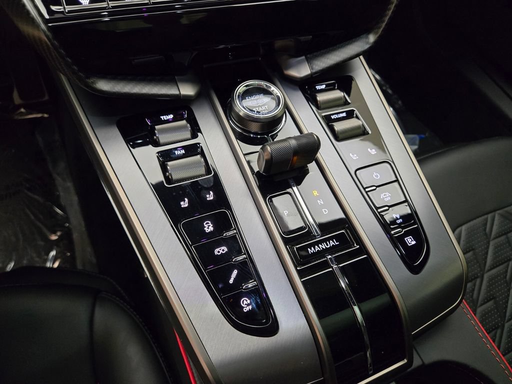 Used 2025 Aston Martin Vanquish RWD image 37