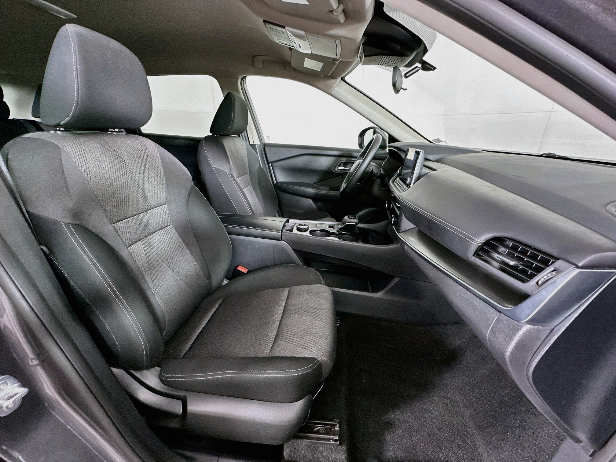 Used 2025 Nissan Rogue SV AWD/4WD image 30
