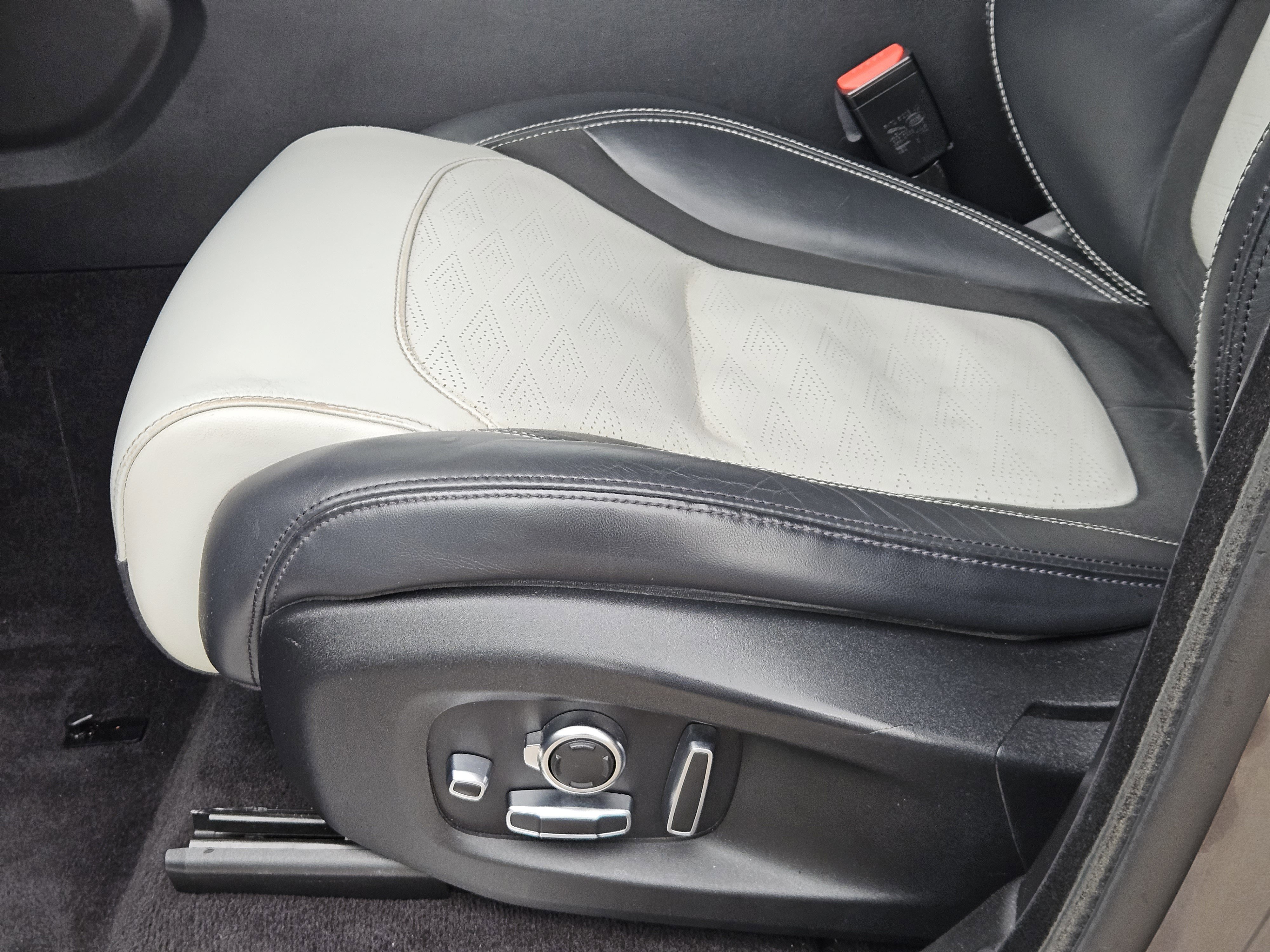 Used 2018 Land Rover Range Rover Sport SVR image 26