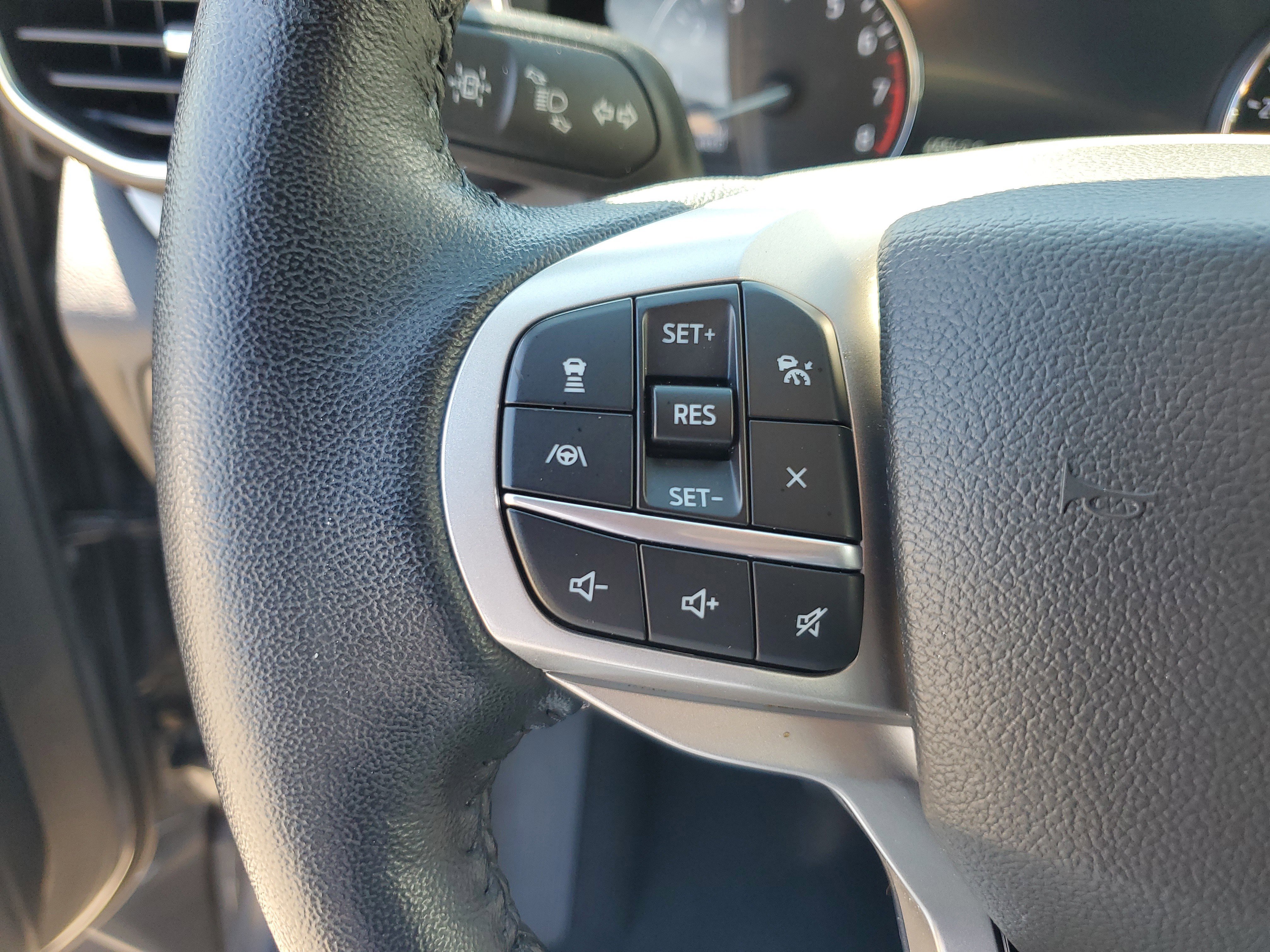 Used 2022 Ford Explorer XLT w/ Equipment Group 202A image 24