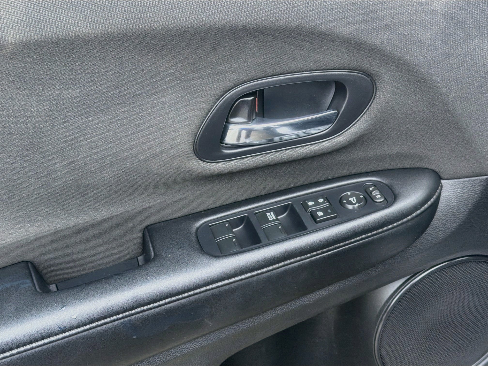 Used 2022 Honda HR-V LX image 16