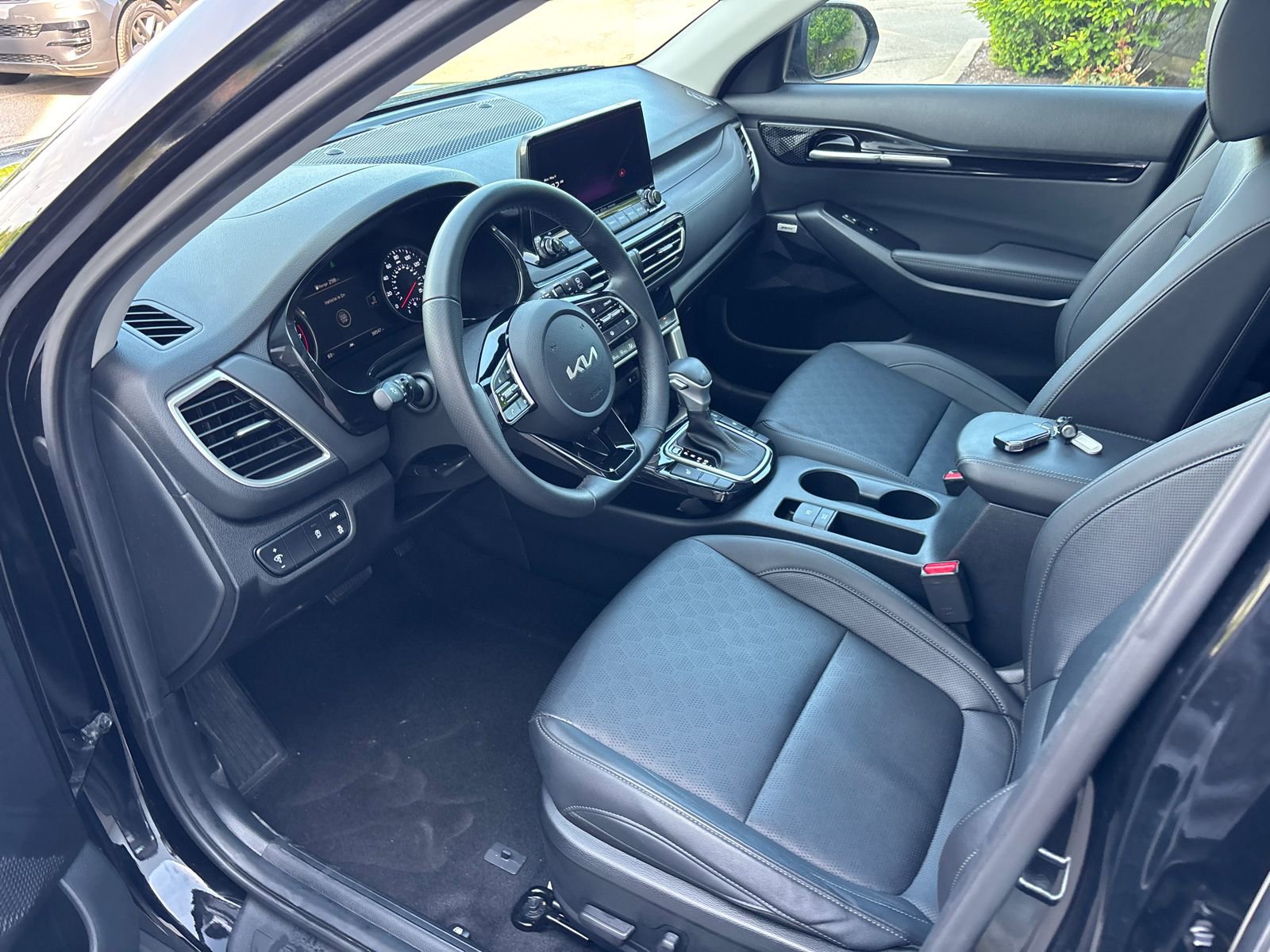 Used 2023 Kia Seltos SX w/ SX Sunroof Package AWD/4WD image 26