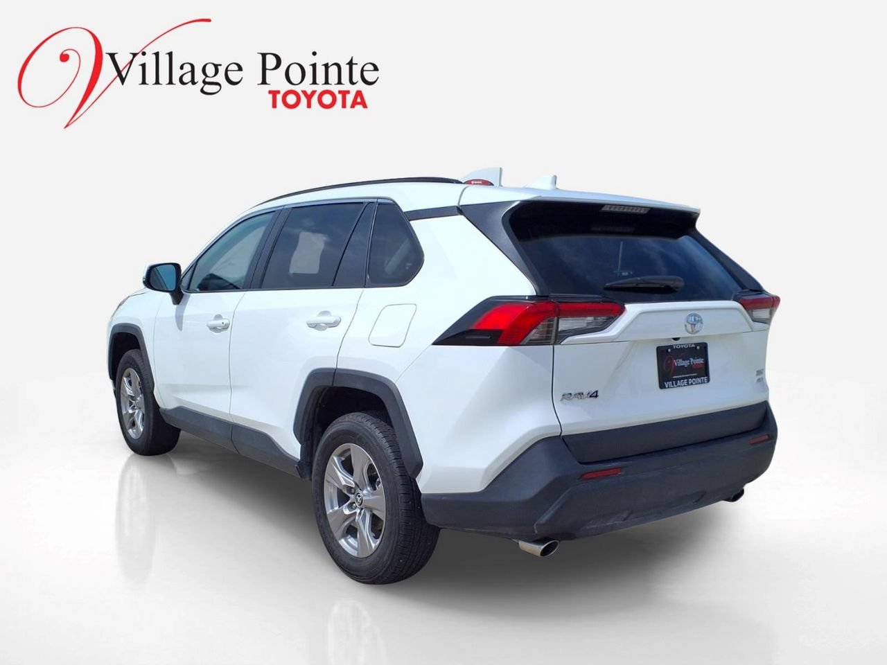 Used 2025 Toyota RAV4 XLE AWD/4WD image 3