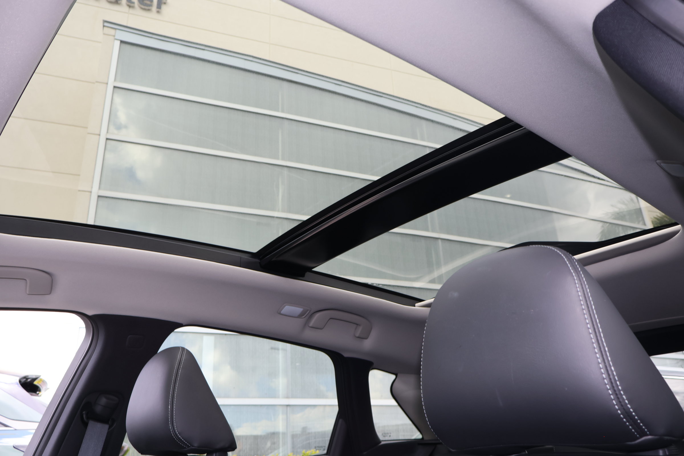 Certified 2024 INFINITI QX50 Luxe FWD image 5