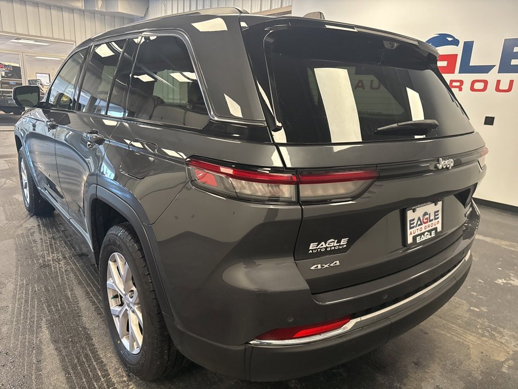 Used 2022 Jeep Grand Cherokee Limited w/ Luxury Tech Group II image 3