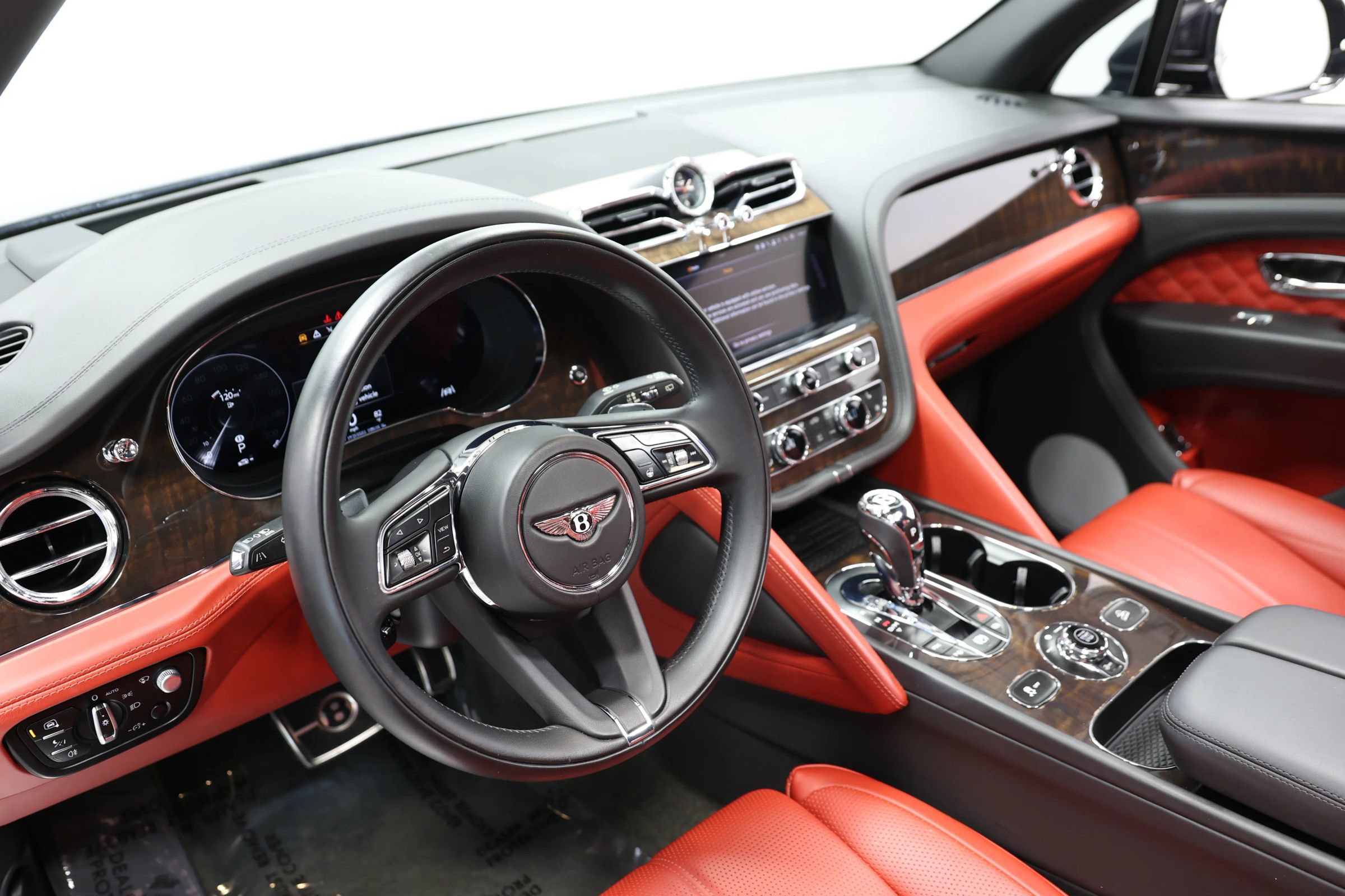 Used 2022 Bentley Bentayga AWD/4WD image 2