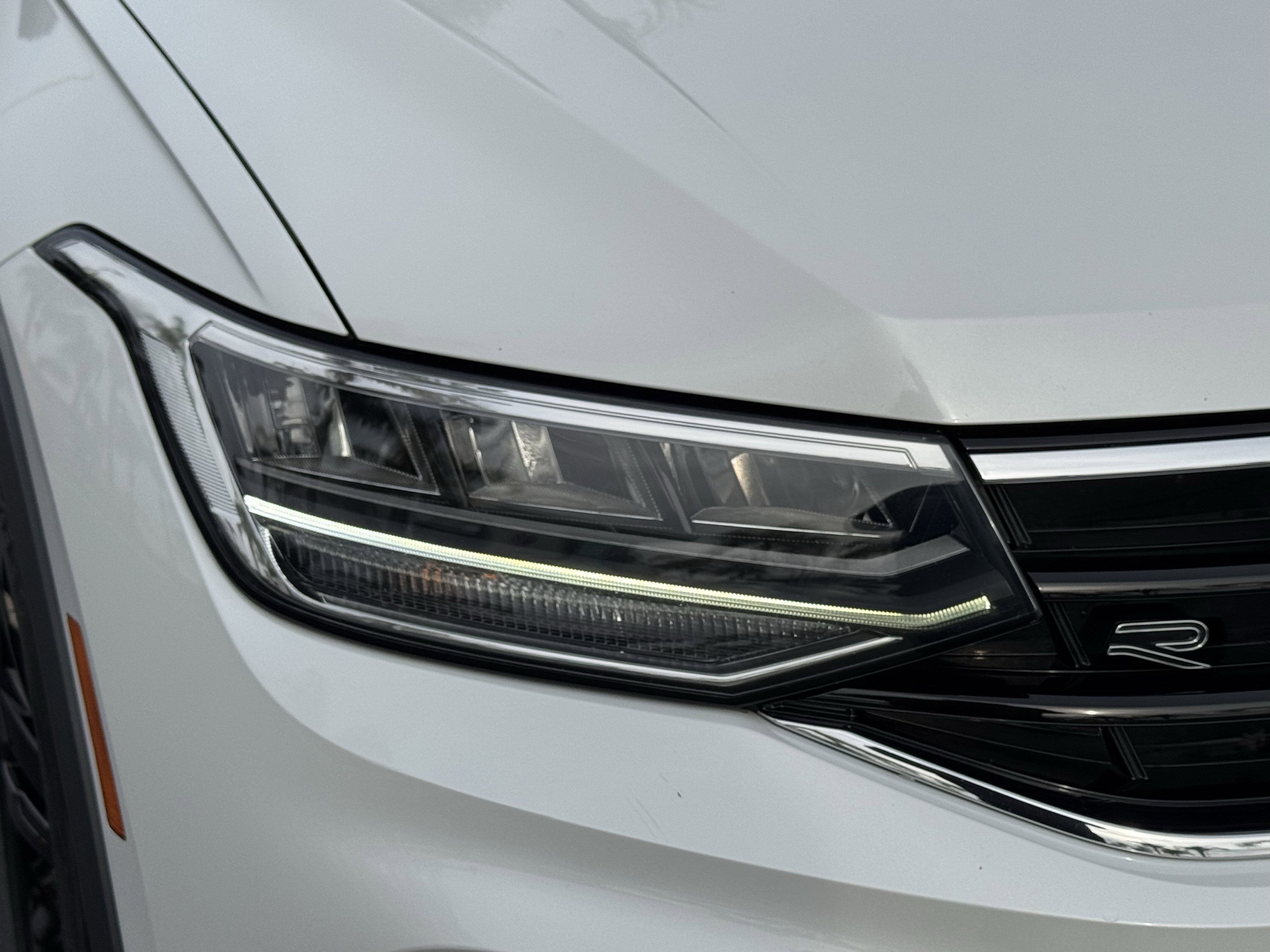 Used 2023 Volkswagen Tiguan SE R-Line image 6