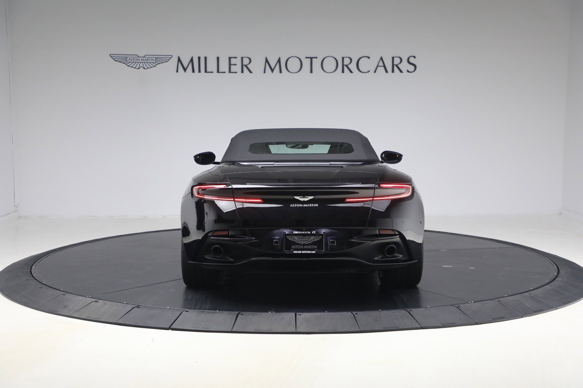 Used 2020 Aston Martin DB11 Volante image 18