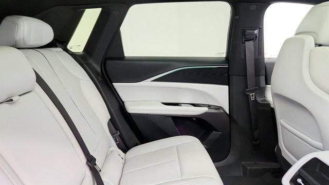 Used 2025 Cadillac Lyriq Luxury AWD/4WD image 40
