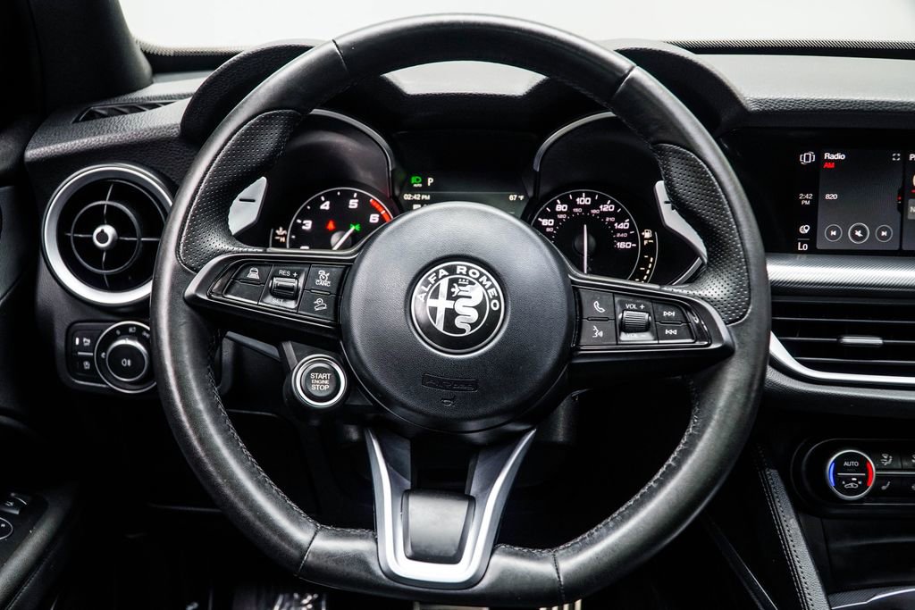 Used 2023 Alfa Romeo Stelvio Veloce AWD/4WD image 18
