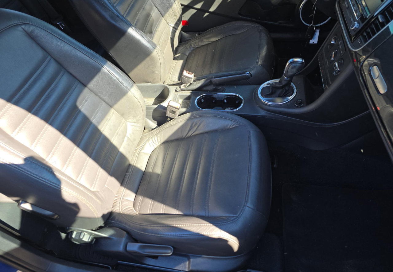 Used 2012 Volkswagen Beetle 2.0T image 11