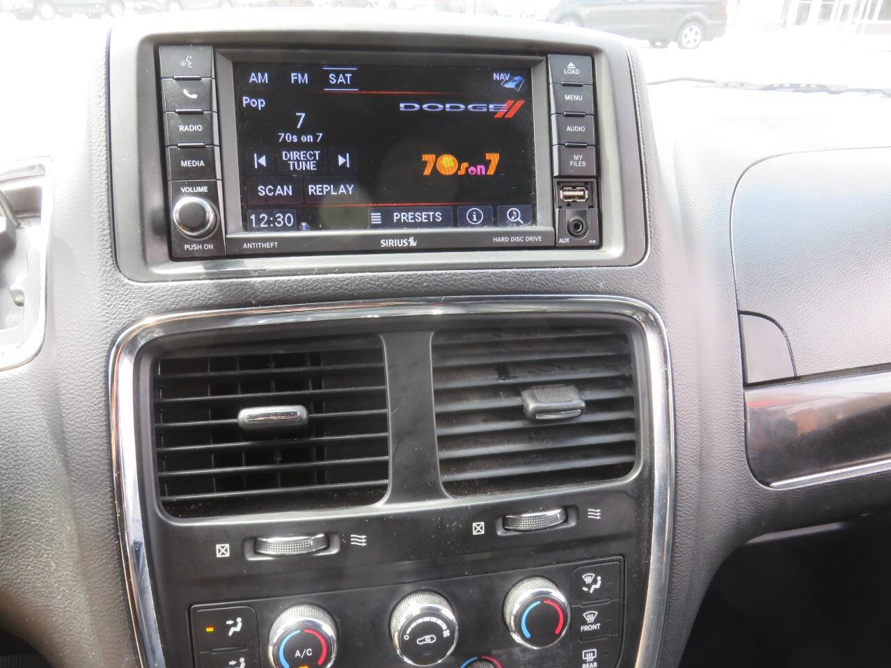 Used 2018 Dodge Grand Caravan SXT w/ Blacktop Package image 19