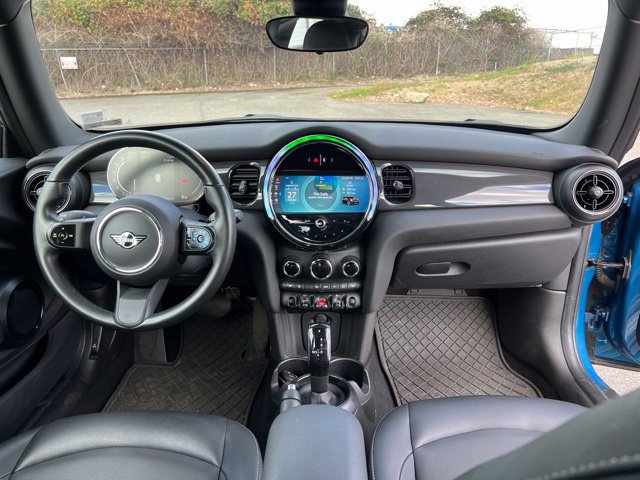 Used 2022 MINI Cooper 2-Door Hardtop FWD image 9