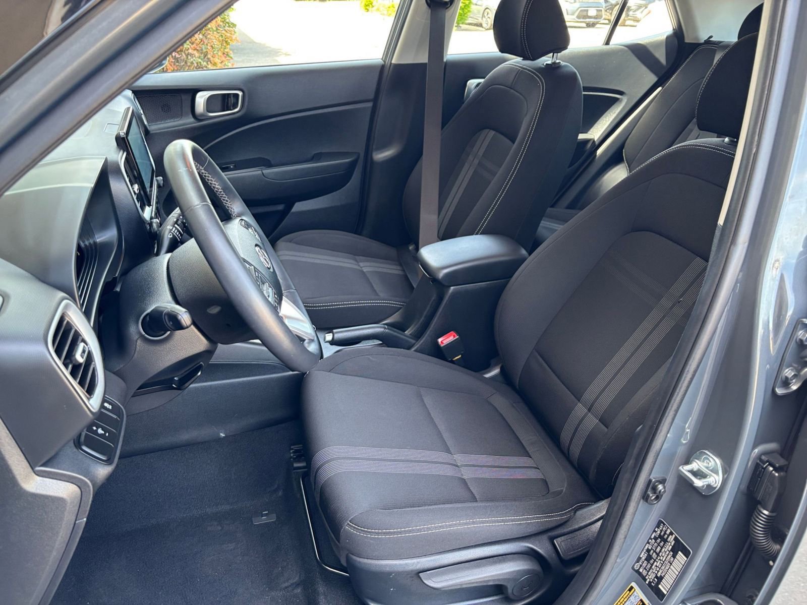 Used 2025 Hyundai Venue SEL image 37