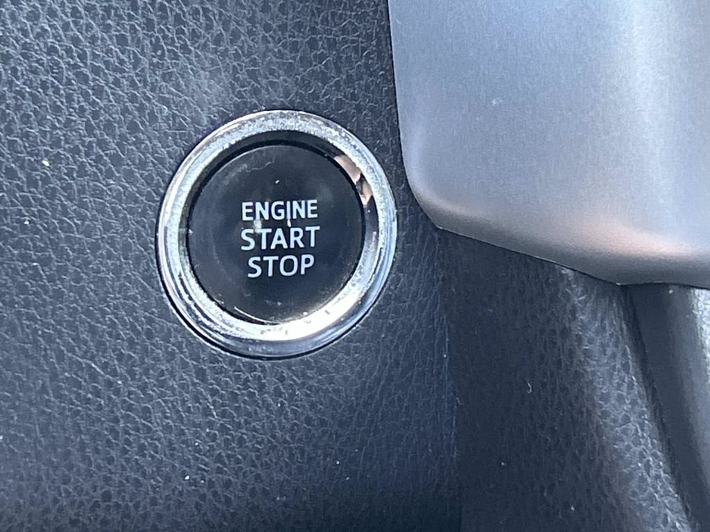 Used 2017 Toyota Highlander SE AWD/4WD image 38