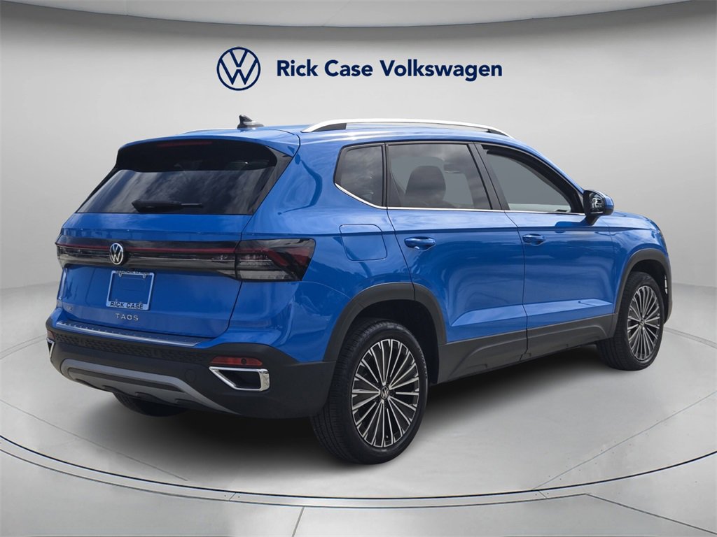 Certified 2025 Volkswagen Taos SE image 6