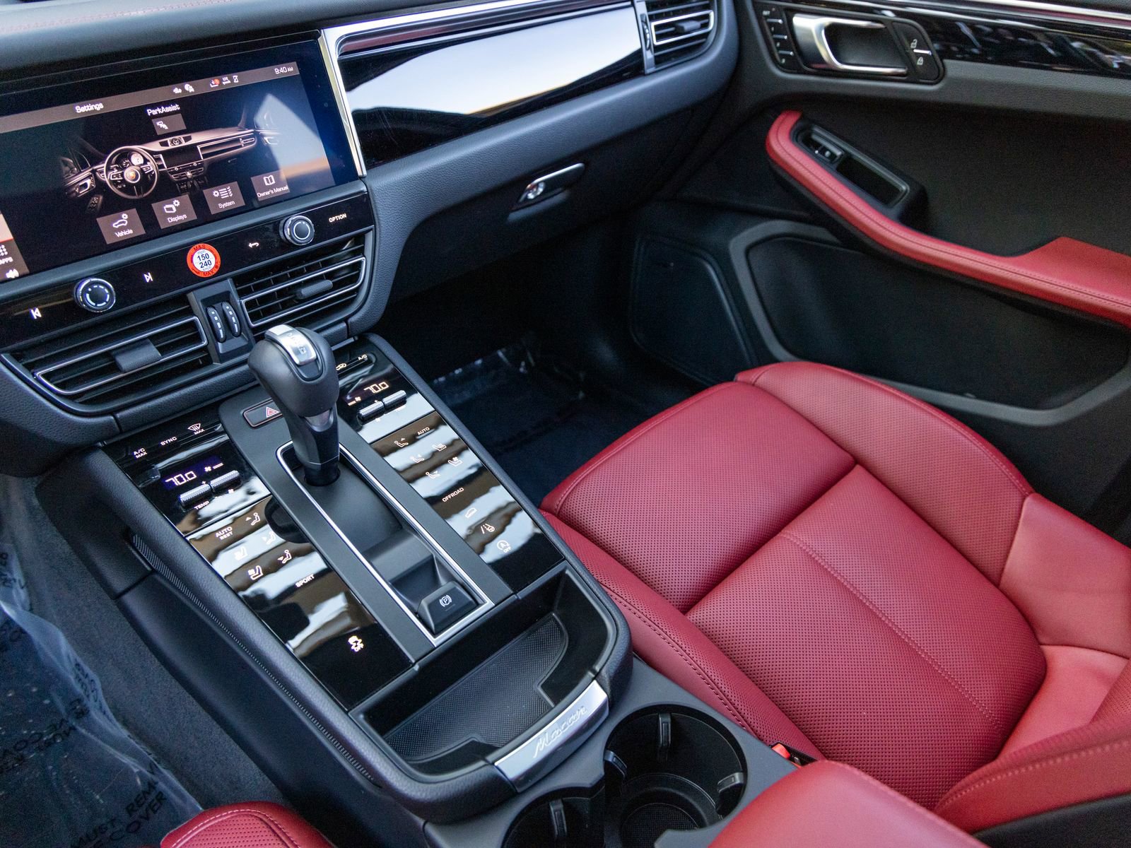 Certified 2025 Porsche Macan image 44