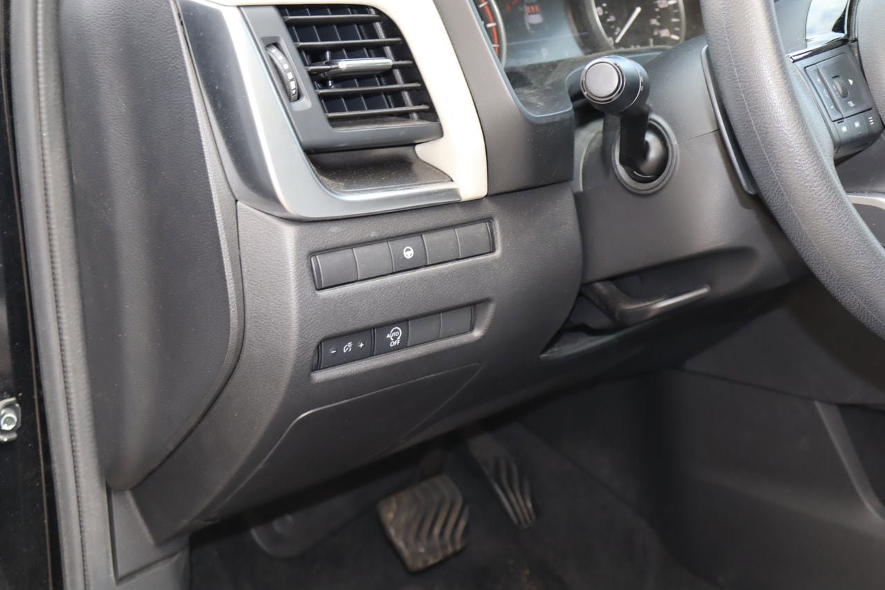 Used 2023 Nissan Rogue SV FWD image 22