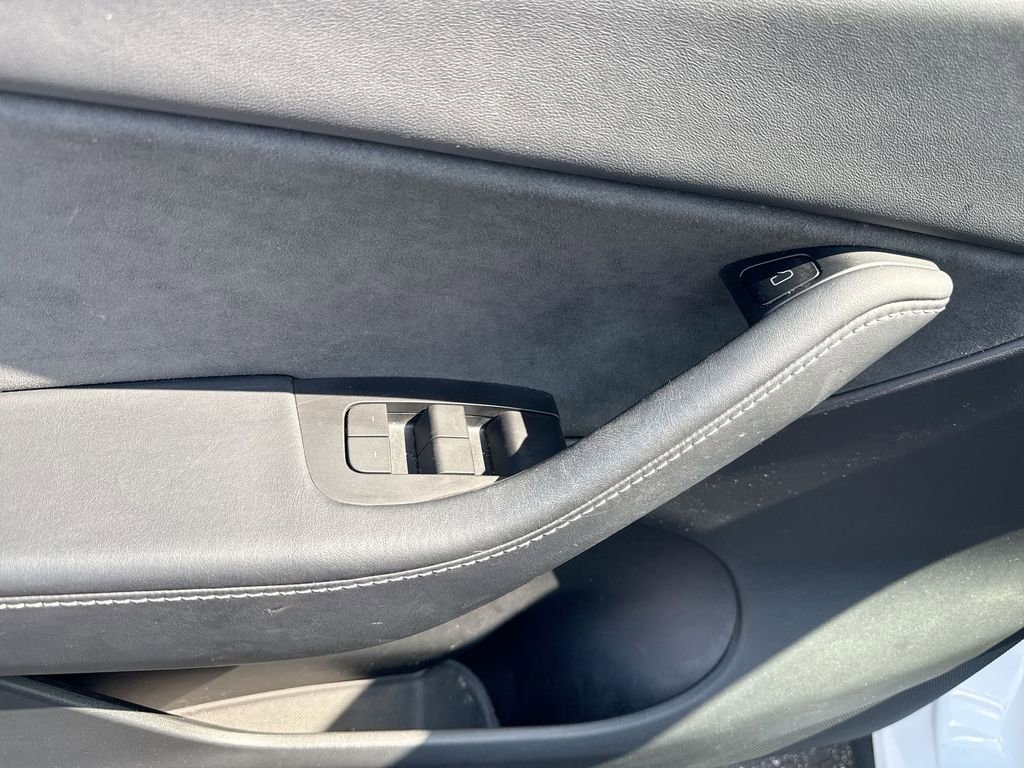 Used 2022 Tesla Model Y Performance image 13