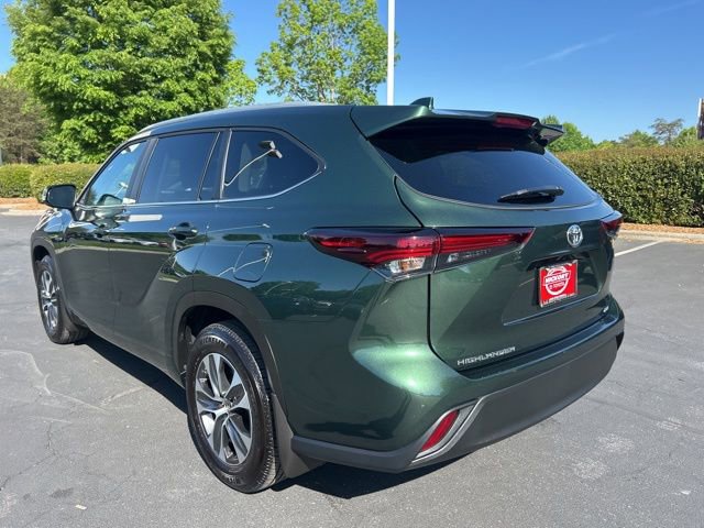 Used 2025 Toyota Highlander XLE image 11