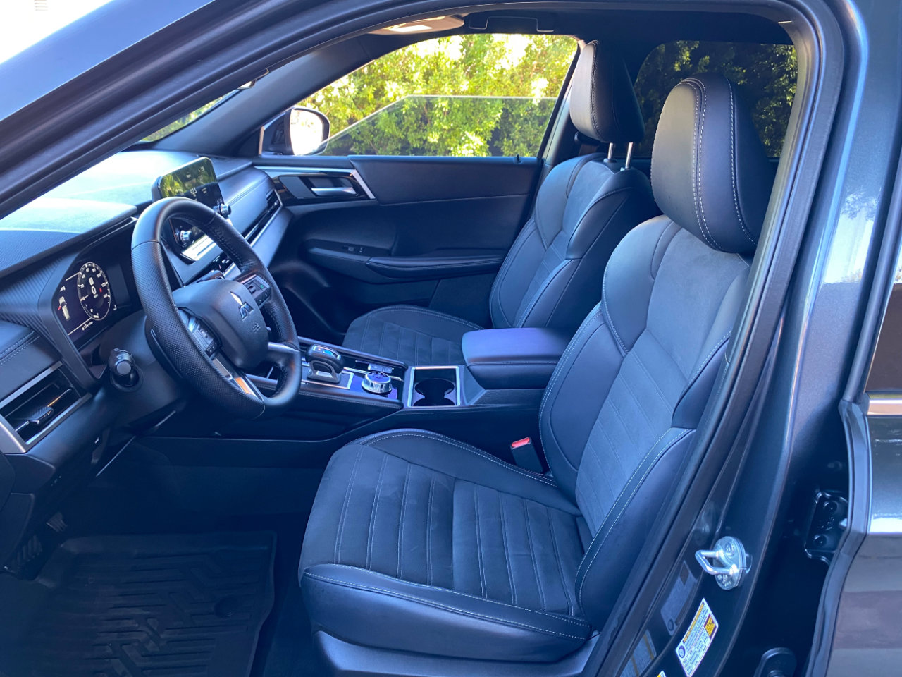 Used 2024 Mitsubishi Outlander SE Black Edition image 34