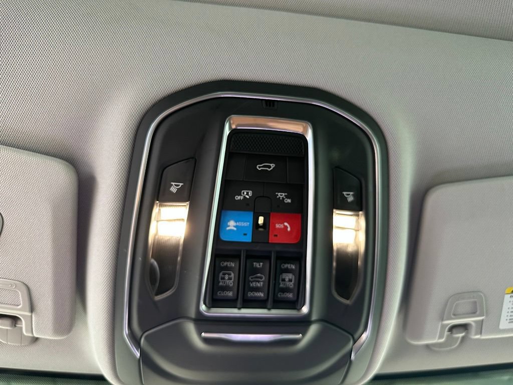 Used 2022 Jeep Grand Cherokee Limited w/ MOPAR Finishing Package AWD/4WD image 27