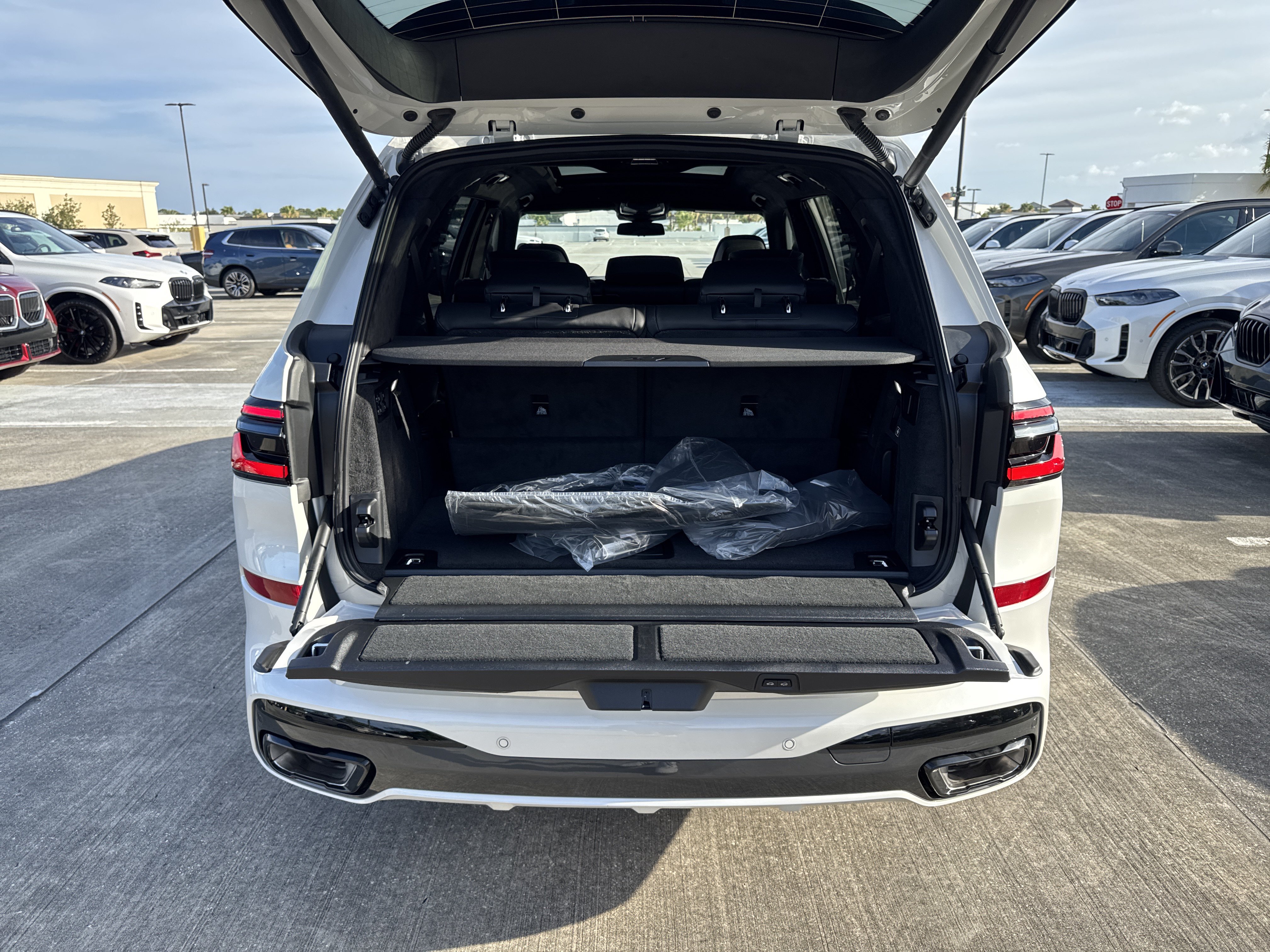 New 2027 BMW X7 xDrive40i w/ Executive Package AWD/4WD image 13