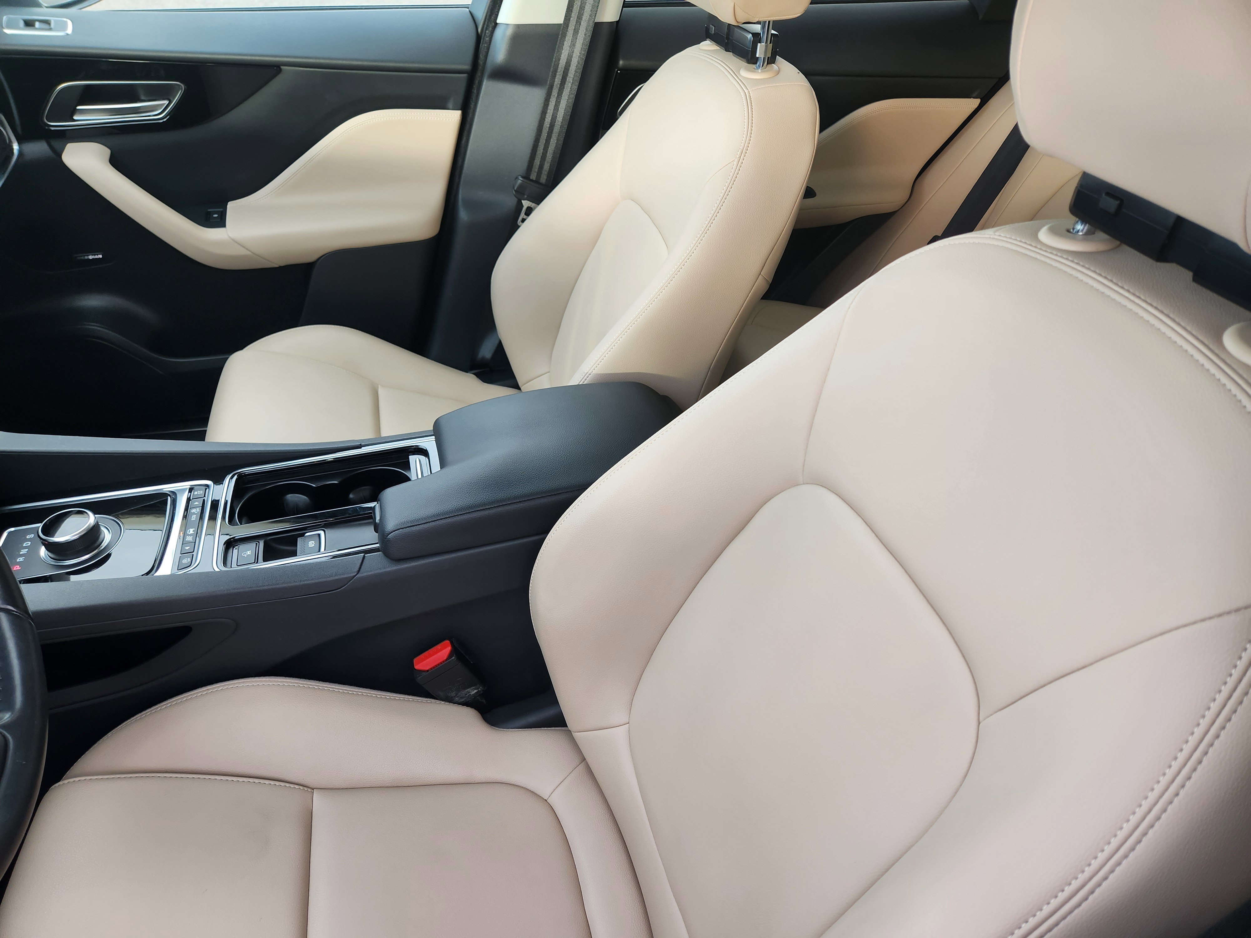 Used 2018 Jaguar F-PACE Premium image 17