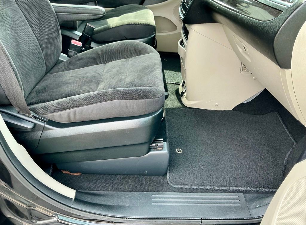 Used 2018 Dodge Grand Caravan SE w/ UConnect Hands-Free Group FWD image 22