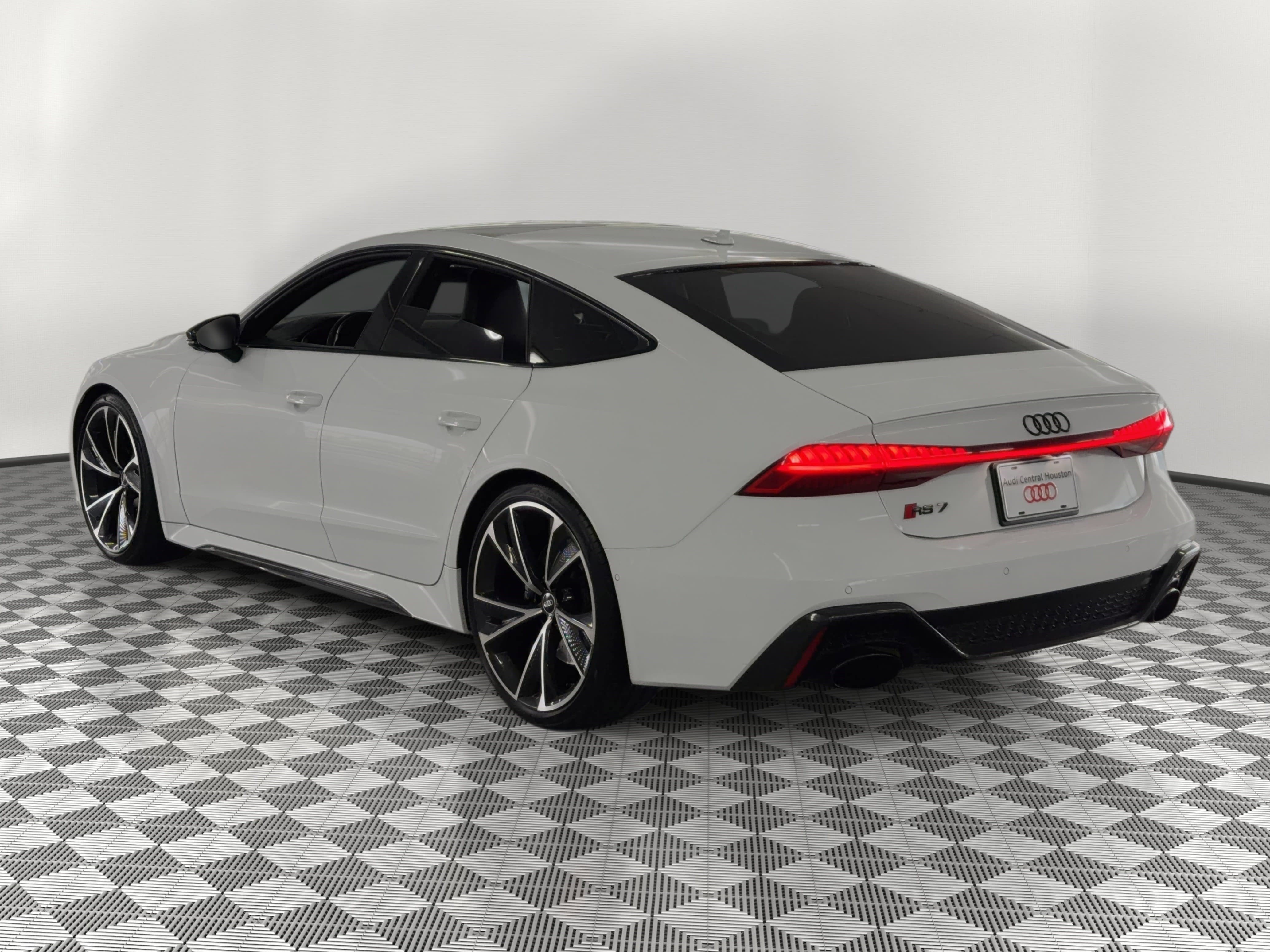 Used 2021 Audi RS 7 Sportback w/ Carbon Optic Package image 3
