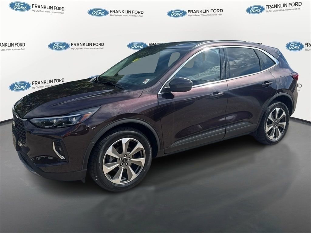 Used 2023 Ford Escape Platinum image 2