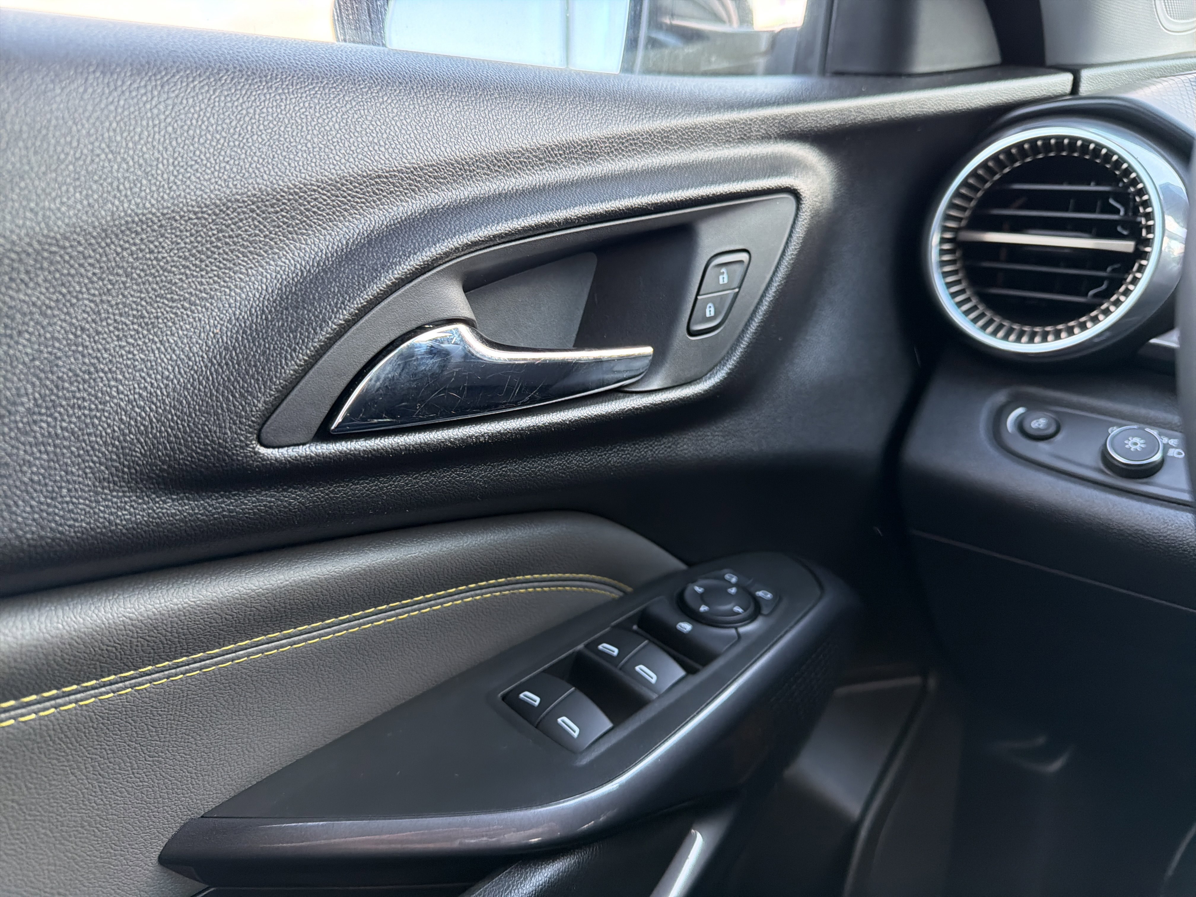 Certified 2024 Chevrolet Trax ACTIV w/ Driver Confidence Package image 25