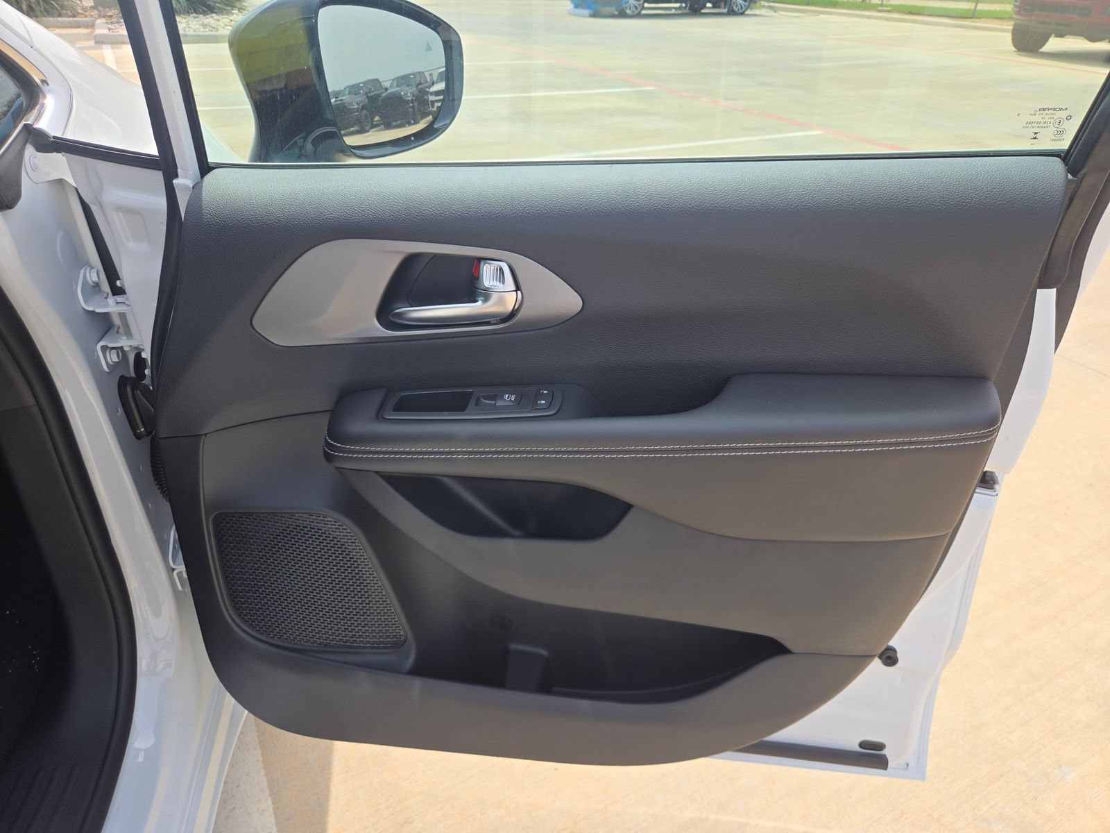 New 2027 Chrysler Pacifica Select FWD image 24