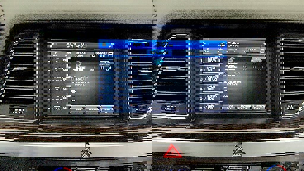 Used 2018 Genesis G80 3.8 w/ Option Group 02 image 19