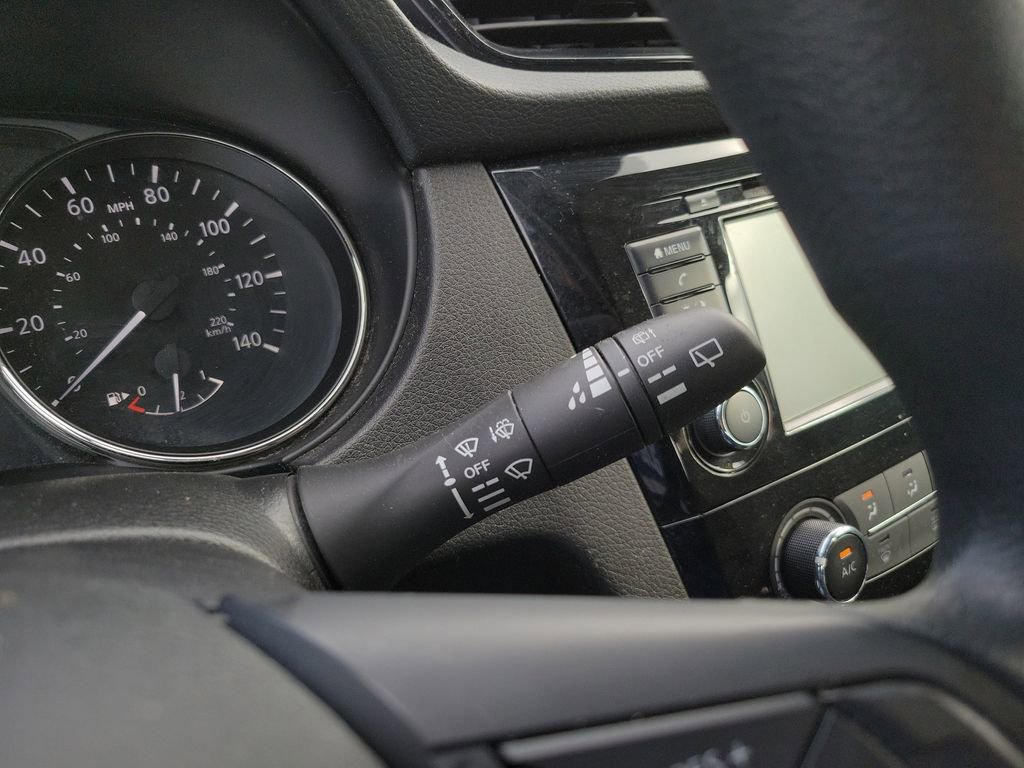 Used 2022 Nissan Rogue Sport S image 16