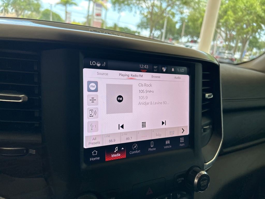 Used 2022 RAM 1500 Laramie AWD/4WD image 7