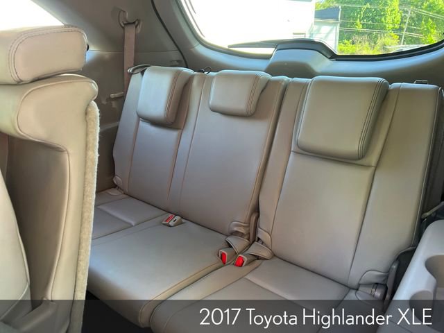 Used 2017 Toyota Highlander XLE AWD/4WD image 22