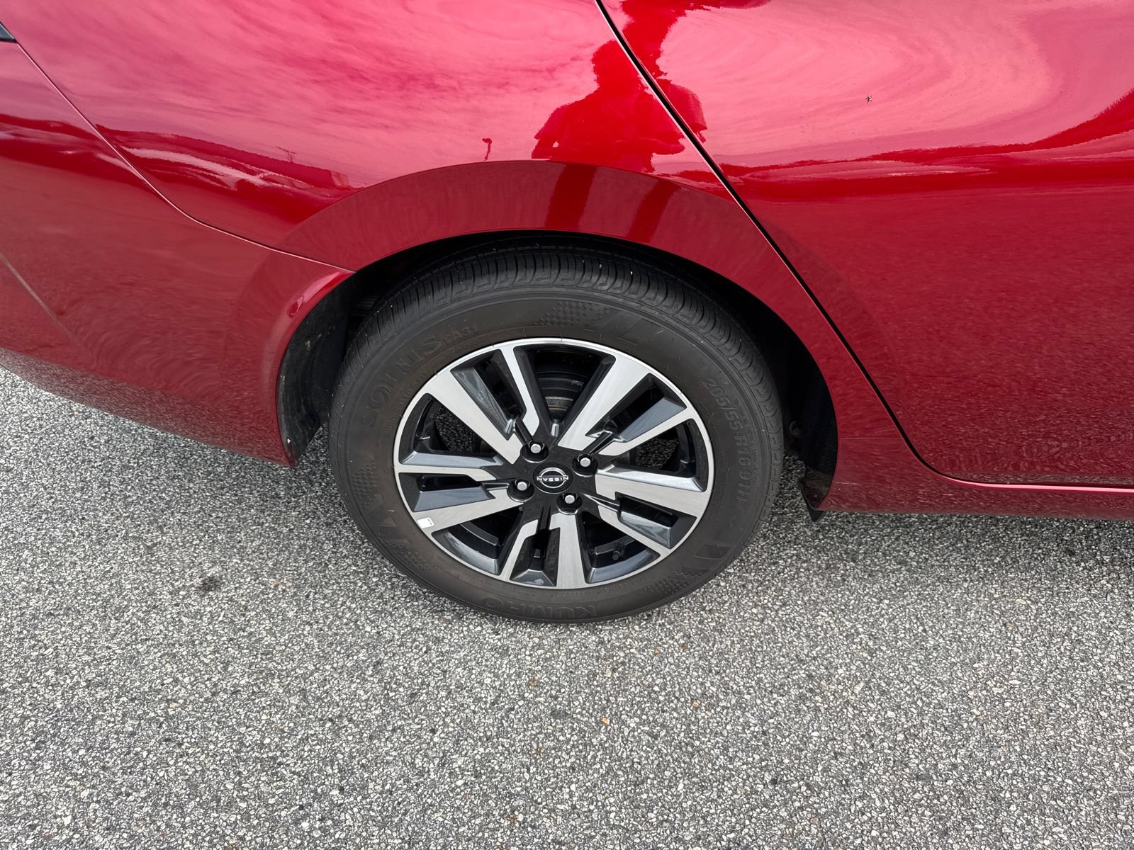Used 2025 Nissan Versa SV FWD image 17
