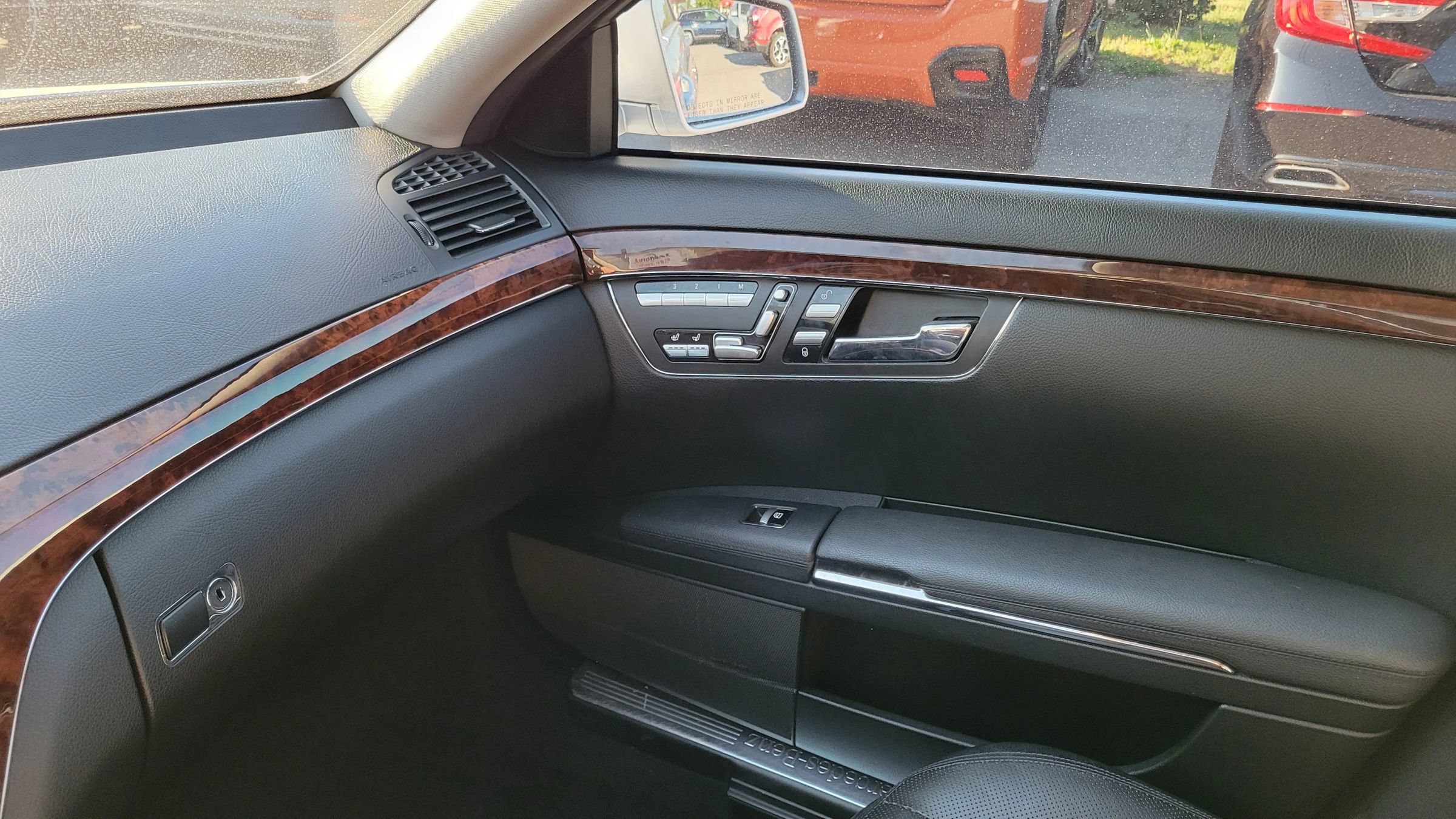 Used 2012 Mercedes-Benz S 550 4MATIC w/ Premium 2 Pkg image 12