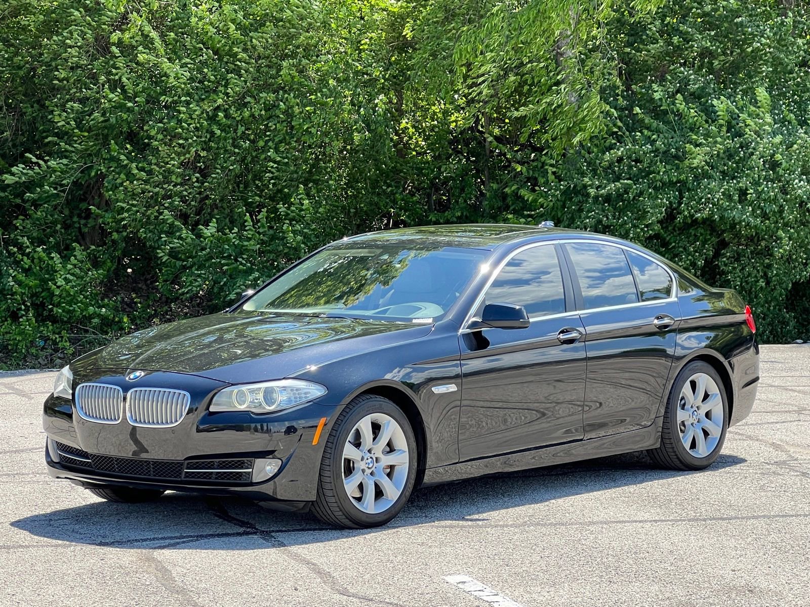 Used 2013 BMW 550i xDrive Sedan AWD/4WD image 1