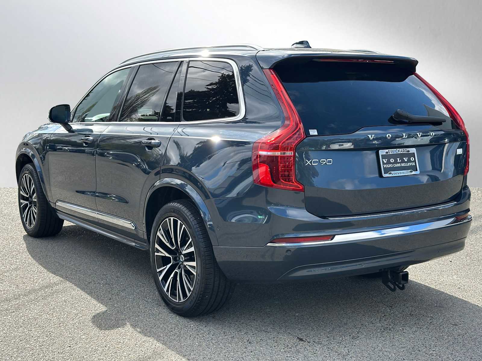 Certified 2023 Volvo XC90 T8 Plus AWD/4WD image 6