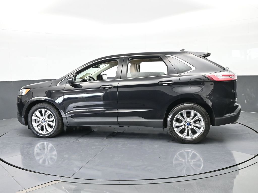 Used 2022 Ford Edge Titanium image 3