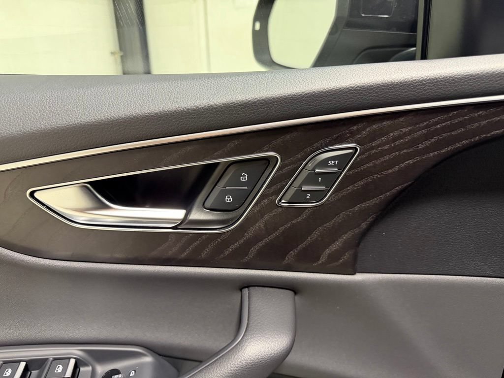 Used 2023 Audi Q8 Premium AWD/4WD image 29