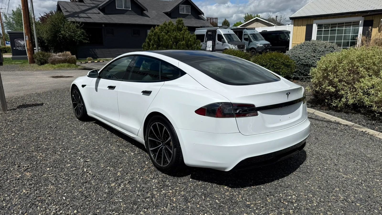 Used 2022 Tesla Model S Standard Range AWD/4WD image 2